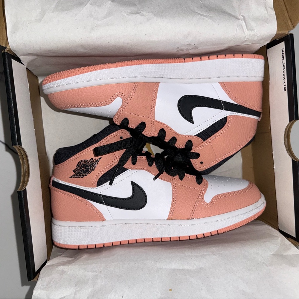 Nike Jordan 1 mid pink quartz